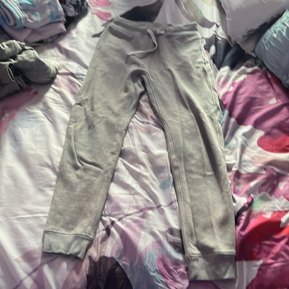 grey sweatpants